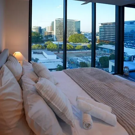 Skyline Serenity,sunset Views, Pool, Spa, & Prime Location Apartment *