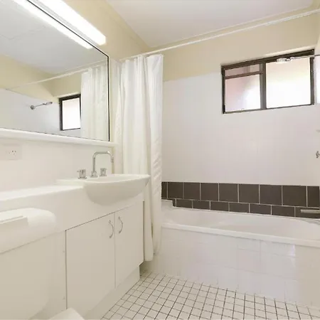Mt Ommaney 3*