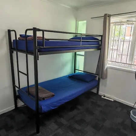 Hostel Somewhere To Backpackers *