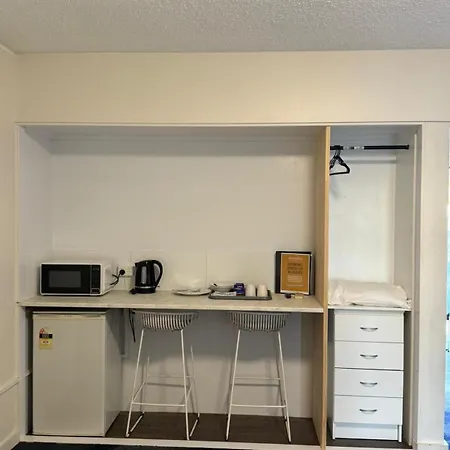 Acacia Ridge 3*