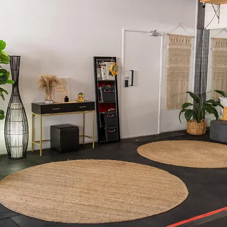 Hot Tub, Ice Bath, Gym, Sauna, Pool Table Coorparoo Haven Homestay Brisbane