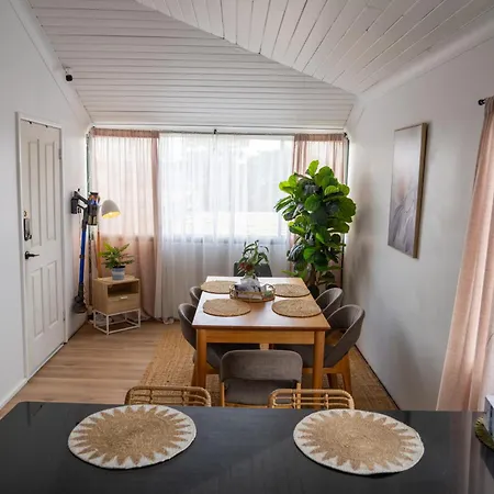 Homestay Hot Tub, Ice Bath, Gym, Sauna, Pool Table Coorparoo Haven *