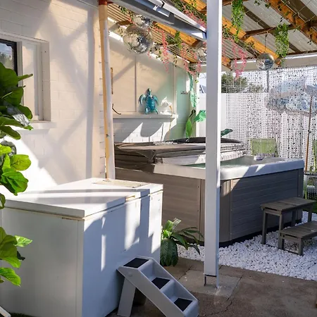 Homestay Hot Tub, Ice Bath, Gym, Sauna, Pool Table Coorparoo Haven