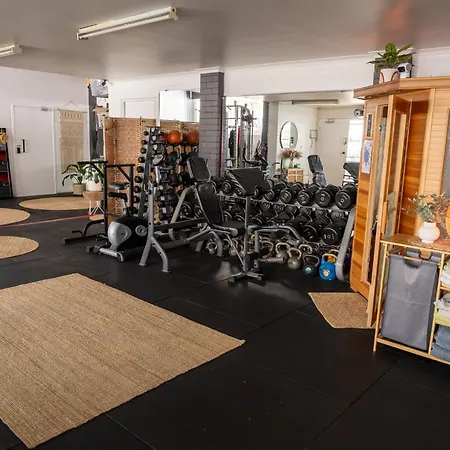 Homestay Hot Tub, Ice Bath, Gym, Sauna, Pool Table Coorparoo Haven Brisbane