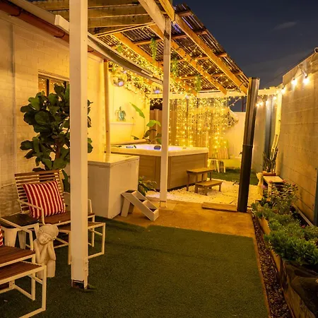 Hot Tub, Ice Bath, Gym, Sauna, Pool Table Coorparoo Haven * Brisbane
