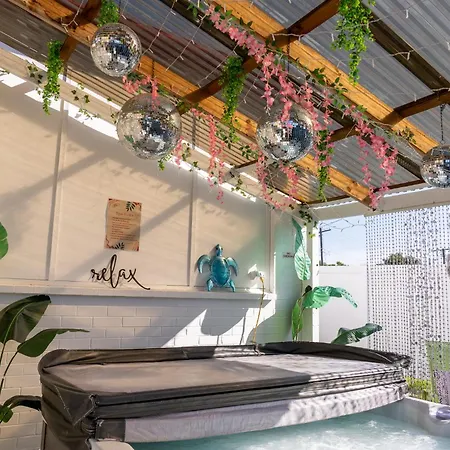 Homestay Hot Tub, Ice Bath, Gym, Sauna, Pool Table Coorparoo Haven