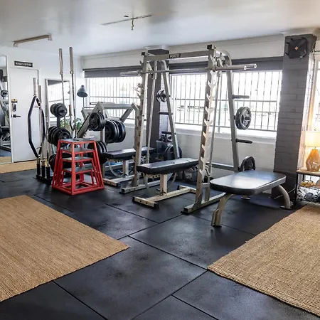 Homestay Hot Tub, Ice Bath, Gym, Sauna, Pool Table Coorparoo Haven Brisbane