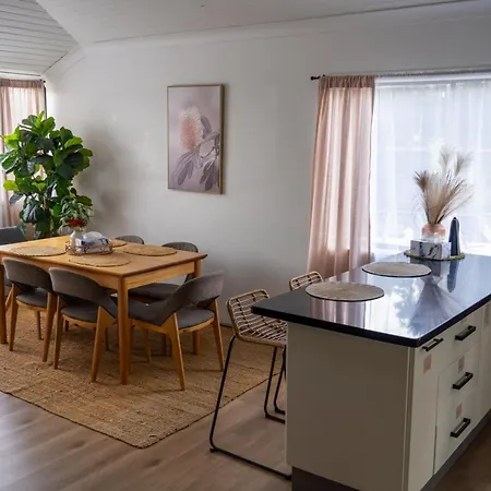 Homestay Hot Tub, Ice Bath, Gym, Sauna, Pool Table Coorparoo Haven *