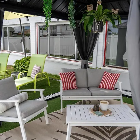 Hot Tub, Ice Bath, Gym, Sauna, Pool Table Coorparoo Haven Brisbane
