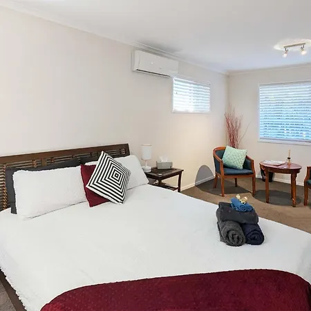 Holiday home Stylish New Farm Retreat W Parking Walk Cafes & River