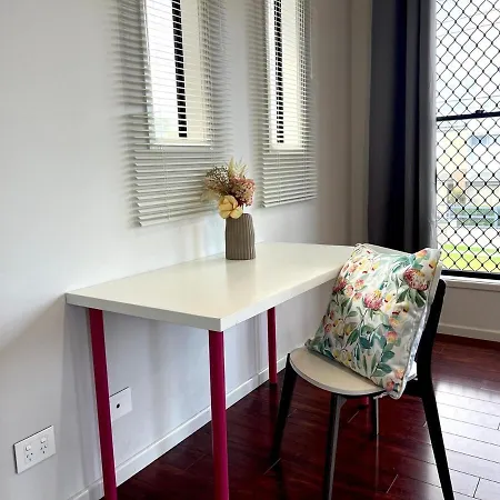 14a Convenient Ensuite In Coopers Plains Country house