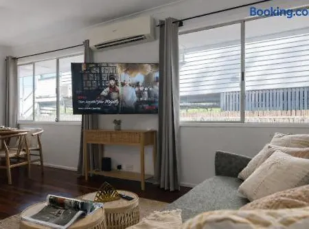 2br Chic Urban Escape In Norman Park Near Bne With Parking Holiday home