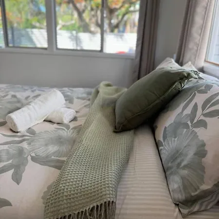 2br Chic Urban Escape In Norman Park Near Bne With Parking Holiday home Brisbane