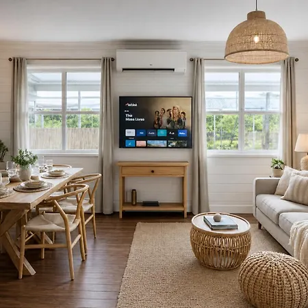 Holiday home 2br Chic Urban Escape In Norman Park Near Bne With Parking Brisbane
