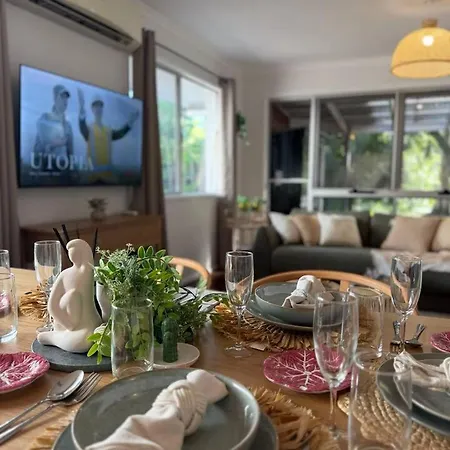 2br Chic Urban Escape In Norman Park Near Bne With Parking Brisbane