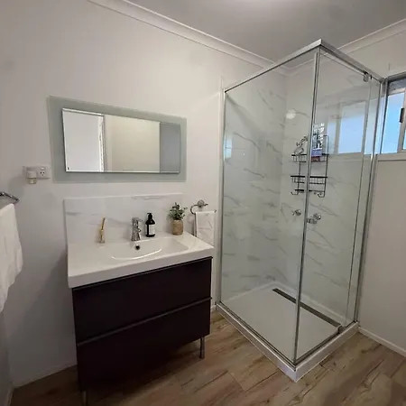 2br Chic Urban Escape In Norman Park Near Bne With Parking Holiday home *