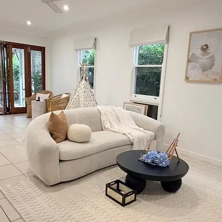 East Federation-style Pool Holiday home