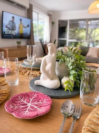 Holiday home 2br Chic Urban Escape In Norman Park Near Bne With Parking Brisbane