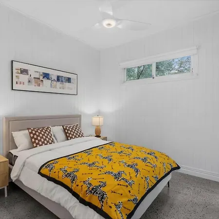 Holiday home Elegant Dual-level Near Cafes, Parks & River *