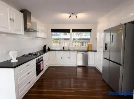 Holiday home 2br Chic Urban Escape In Norman Park Near Bne With Parking Brisbane
