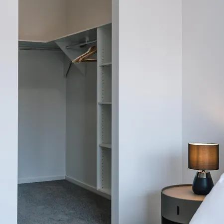 Cassa Aura Place - Modern 4br Homes Brisbane