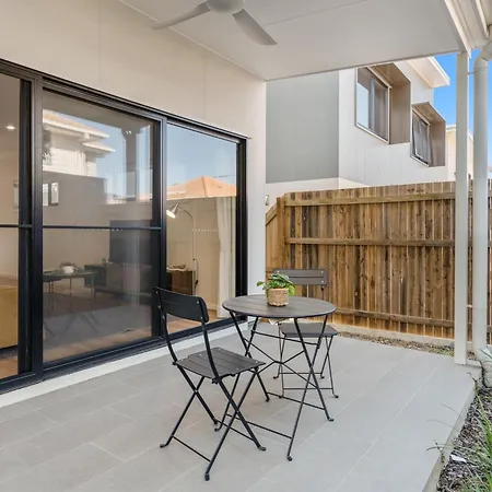 Cassa Aura Place - Modern 4br Homes *