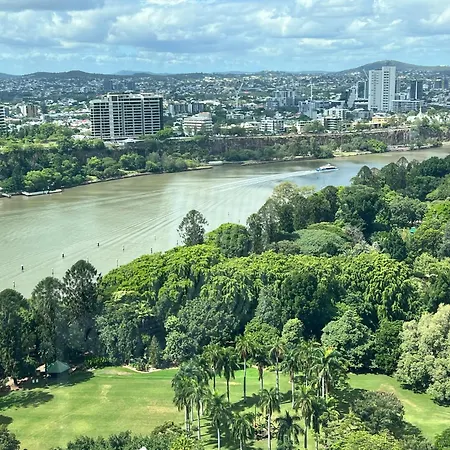 A Gallery In The Sky! Balcony, Pool And Parking At Skytower Level 33 Views In Brisbane! Apartment *