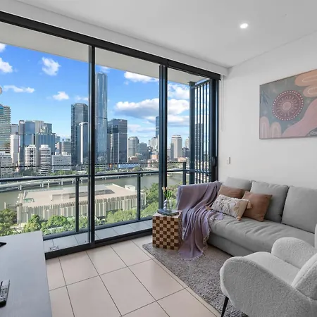 Modern 2br With River View & Free Parking! Brisbane