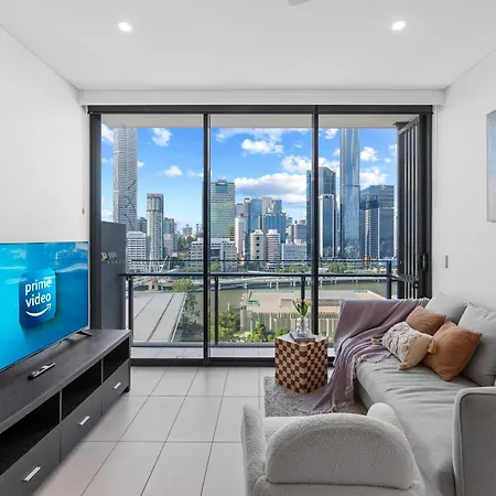 Modern 2br With River View & Free Parking! Apartment