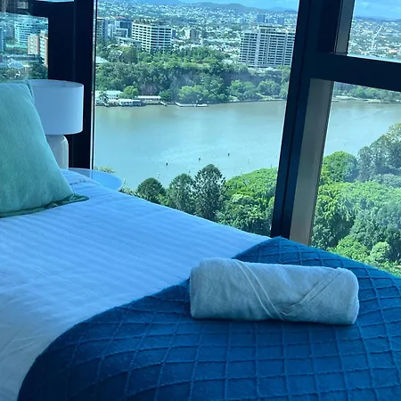 A Gallery In The Sky! Balcony, Pool And Parking At Skytower Level 33 Views In Brisbane!