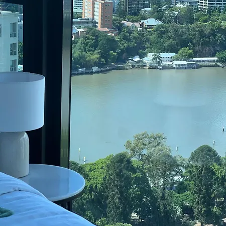 A Gallery In The Sky! Balcony, Pool And Parking At Skytower Level 33 Views In Brisbane! *