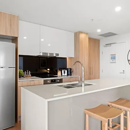 The Story - 2bed-2bath-2car-pool-views - Cbd Apartment *