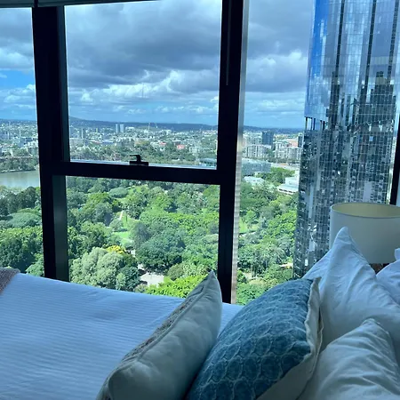 A Gallery In The Sky! Balcony, Pool And Parking At Skytower Level 33 Views In Brisbane! Apartment *