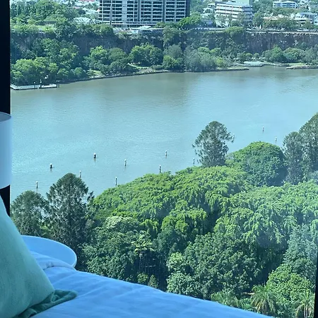 A Gallery In The Sky! Balcony, Pool And Parking At Skytower Level 33 Views In Brisbane! Apartment Brisbane