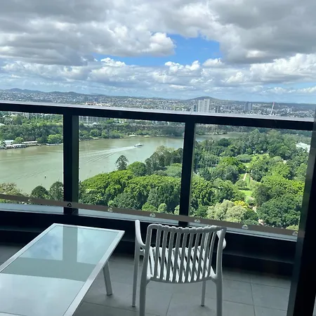 A Gallery In The Sky! Balcony, Pool And Parking At Skytower Level 33 Views In Brisbane! Apartment