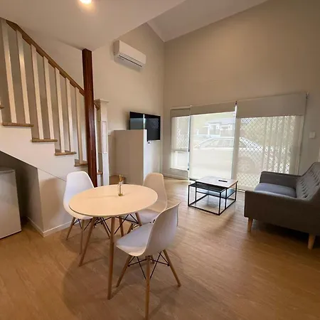 Cozy Sunnybank Base - Unit 3 | Near Shops & Eats Homestay