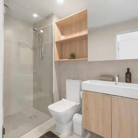 The Story - 2bed-2bath-2car-pool-views - Cbd Apartment *