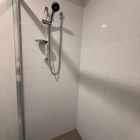 Cozy Sunnybank Base - Unit 3 | Near Shops & Eats Homestay