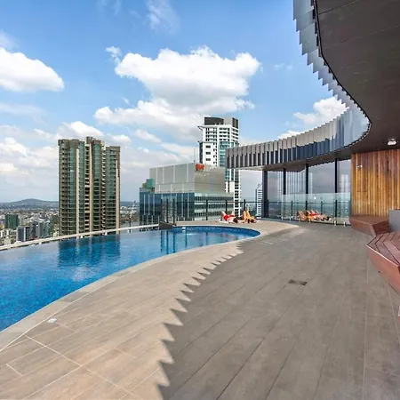 The Story - 2bed-2bath-2car-pool-views - Cbd Apartment *