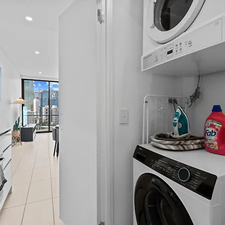 Modern 2br With River View & Free Parking! Apartment Brisbane