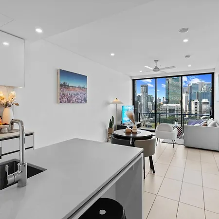 Modern 2br With River View & Free Parking! *