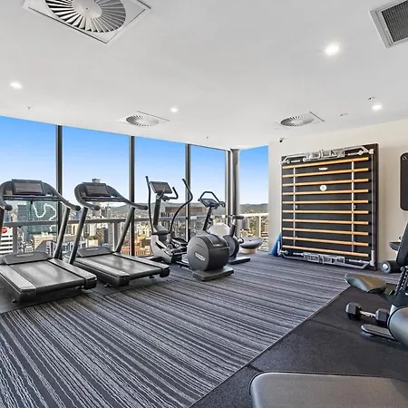 The Story - 2bed-2bath-2car-pool-views - Cbd Apartment *