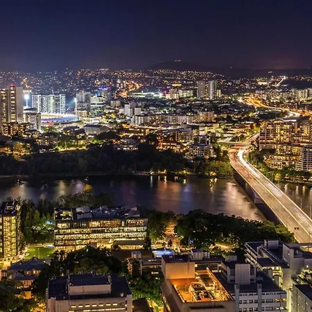 Luxury Riverfront Level 38 Queen's Wharf Tower Apartment *