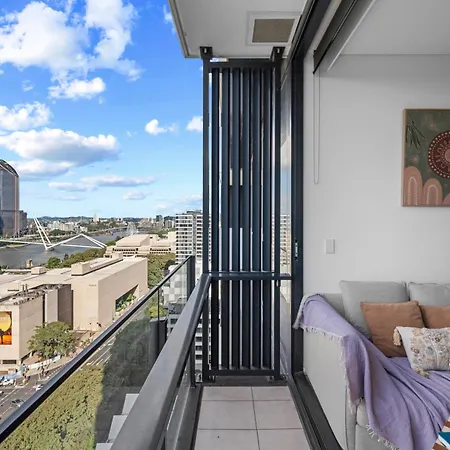 Modern 2br With River View & Free Parking!
