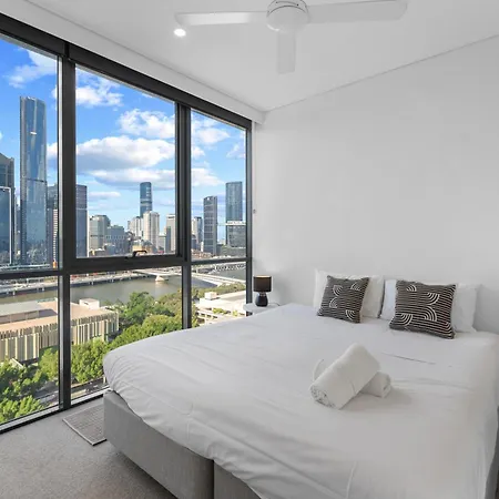Apartment Modern 2br With River View & Free Parking!