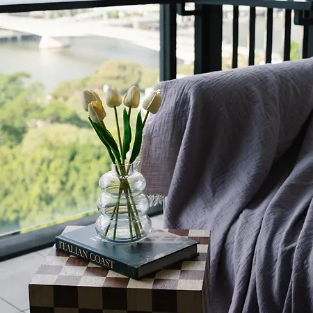 Modern 2br With River View & Free Parking! Apartment Brisbane