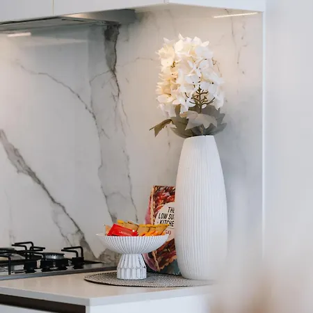 Modern 2br With River View & Free Parking! * Brisbane