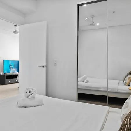 Modern 2br With River View & Free Parking! Apartment *