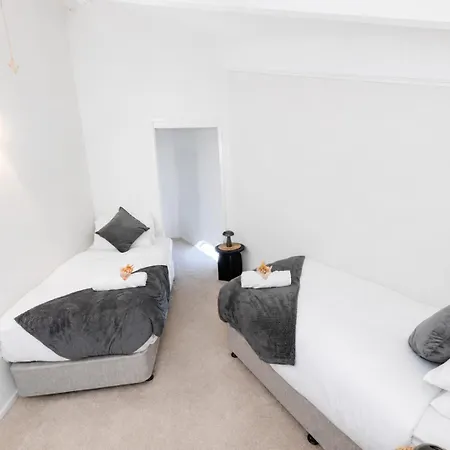 Stylish Heritage 2br Loft Near And River With Pool And Free Parking *