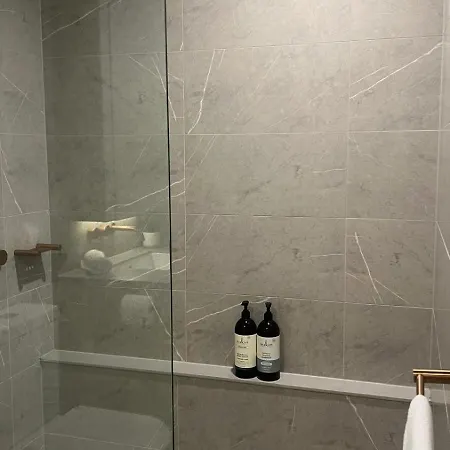 Apartment Lux Style Spacious 2 Bed 2 Bath Apt, Pool , Parking Brisbane
